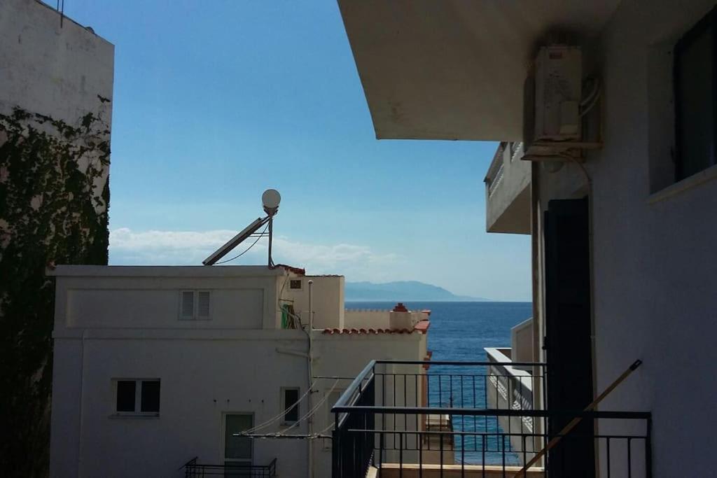 Seaside Family Apartment Loutraki Exterior photo