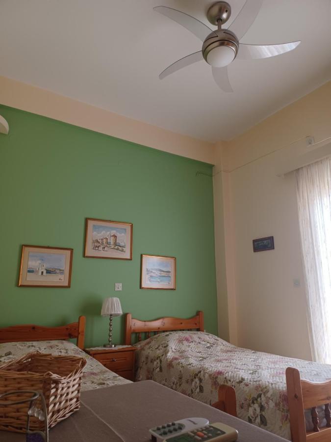 Seaside Family Apartment Loutraki Exterior photo